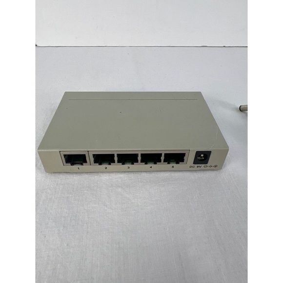 Unicom Micro Switch 5 Port 10/100 Base Switch - Picture 3 of 5